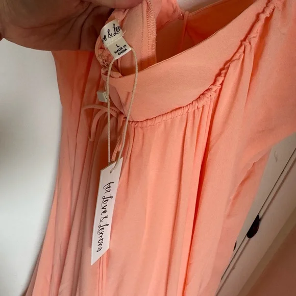 Elegant Peach Nightgown with Ruffle Details - Picture 5 of 6